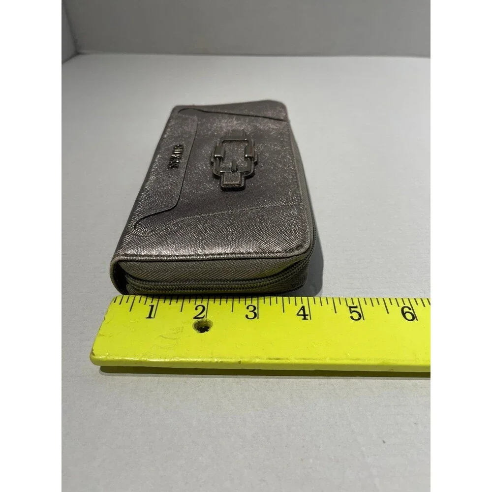 Guess Wallet - Picture 6 of 11